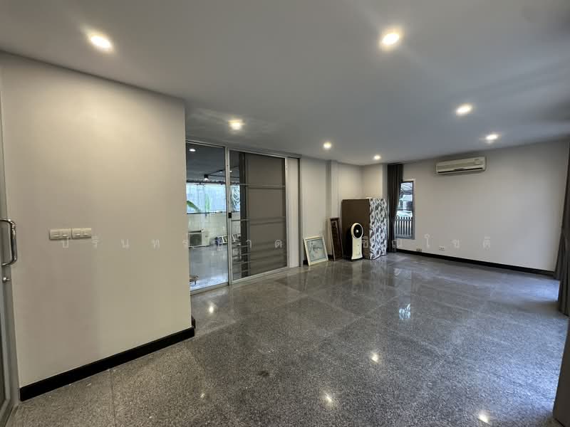 Noble Tara Ngamwongwan, Nonthaburi, Bang Kra So, Muang Nonthaburi, Nonthaburi, 3 Bedrooms, 300 sqm, Villa For Rent, by ปรินทร์ญาดา ชิณโชติ, 500428109 - DDproperty.com