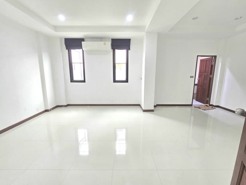 Foresta Nimitmai 40 : ฟอเรสต้า นิมิตใหม่ 40, กรุงเทพ, ถนนนิมิตใหม่, สามวาตะวันออก, คลองสามวา, กรุงเทพ, 200 ตร.ม., บ้านเดี่ยว ขาย, โดย นภัสศรณ์ วงศ์สินไทยกร (นันท์), 500428136 - DDproperty.com