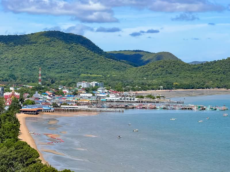 Del Mare Bangsaray Beachfront : เดลมาเล่ย์ บางเสร่ บีชฟรอนท์, ชลบุรี, นาจอมเทียน 56, บางเสร่, สัตหีบ, ชลบุรี, 42 ตร.ม., คอนโด ให้เช่า, โดย Naphaphat Nitipakpinyo, 500428142 - DDproperty.com