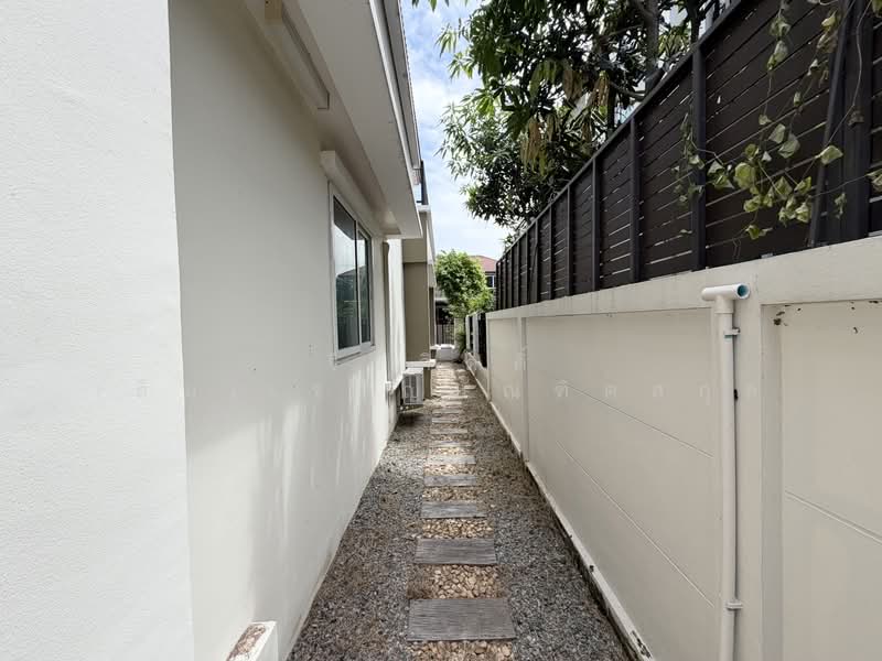 Villa Nakarin Onnut-Wongwaen, Bangkok, Sukhapiban 2 Road, Prawet, Bangkok, 4 Bedrooms, 370 sqm, Single Detached House For Sale, by จิรกิตติ์ (คิม)เจริญบัณฑิตสกุล, 500428155 - DDproperty.com