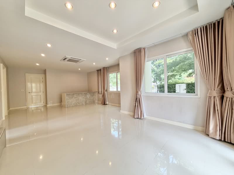 Villa Nakarin Onnut-Wongwaen, Bangkok, Sukhapiban 2 Road, Prawet, Bangkok, 4 Bedrooms, 370 sqm, Single Detached House For Sale, by จิรกิตติ์ (คิม)เจริญบัณฑิตสกุล, 500428155 - DDproperty.com