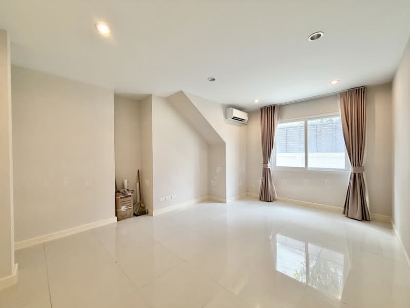 Villa Nakarin Onnut-Wongwaen : วิลล่า นครินทร์ อ่อนนุช-วงแหวน, กรุงเทพ, ถนนสุขาภิบาล 2, ประเวศ, กรุงเทพ, 370 ตร.ม., บ้านเดี่ยว ขาย, โดย จิรกิตติ์ (คิม)เจริญบัณฑิตสกุล, 500428155 - DDproperty.com