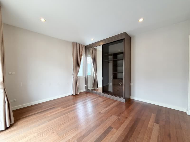 Villa Nakarin Onnut-Wongwaen, Bangkok, Sukhapiban 2 Road, Prawet, Bangkok, 4 Bedrooms, 370 sqm, Single Detached House For Sale, by จิรกิตติ์ (คิม)เจริญบัณฑิตสกุล, 500428155 - DDproperty.com
