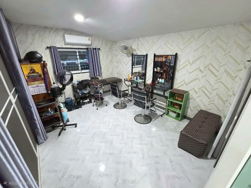 Baan Lanthog Tiwanon-Pak Kret 27, Nonthaburi, Tiwanon Road, Bang Phut, Pak Kret, Nonthaburi, 5 Bedrooms, 200 sqm, Single Detached House For Sale, by Natthporn Siriwiboonsak, 500428390 - DDproperty.com