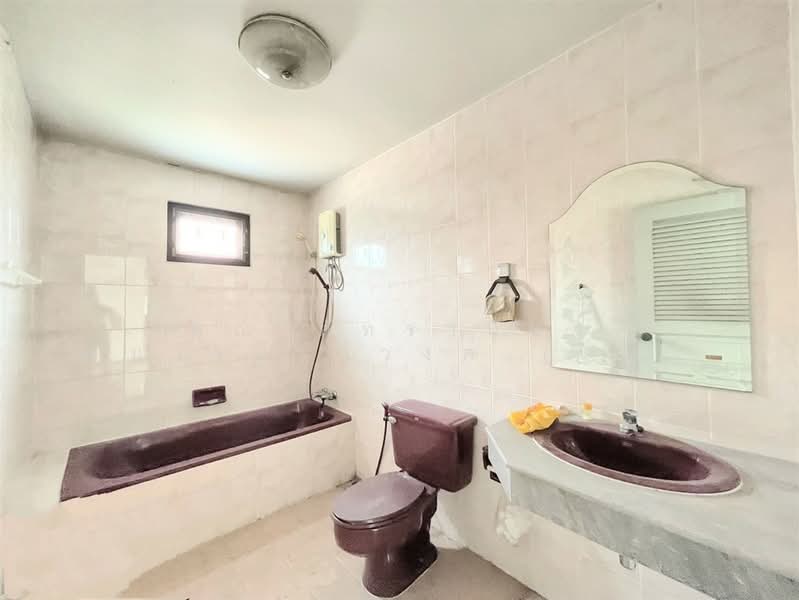 Sarantorn Rangsit Klong 4, Pathum Thani, Sawai Pracharat Road, Bang Yitho, Thanyaburi, Pathum Thani, 4 Bedrooms, 180 sqm, Single Detached House For Sale, by คุณ ภัทรานิษฐ์ วัฒนาจินดาวงศ์ (ไวท์), 500428554 - DDproperty.com