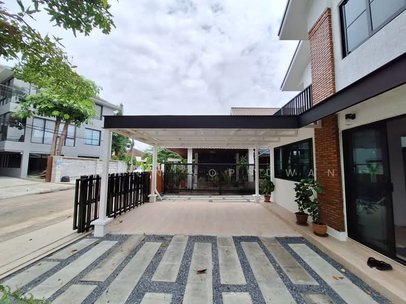 Sammakon Ramkhamhaeng, Bangkok, Ramkhamhaeng Road, Saphan Sung, Bangkok, 3 Bedrooms, 200 sqm, Single Detached House For Rent, by Rachen Nopsuwan, 500428937 - DDproperty.com