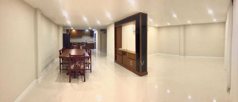 Townhouse for rent near BTS Ekkamai company register allowed ( SPSEVE2116 ), Bangkok, สุขุมวิท, Phra Kanong, Khlong Toei, Bangkok, 3 Bedrooms, 350 sqm, Townhouse For Rent, by Khun Eve, 500428941 - DDproperty.com