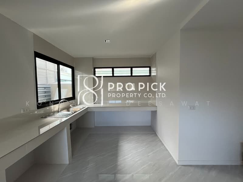 For Sale Detached House Sukhumvit 101/1 100 Sqw. BTS Punnawithi Sukhumvit Phra Khanong Bangkok, Bangkok, สุขุมวิท, Bang Chak, Phra Khanong, Bangkok, 4 Bedrooms, 400 sqm, Single Detached House For Sale, by Konrarat Deesawat, 500428974 - DDproperty.com