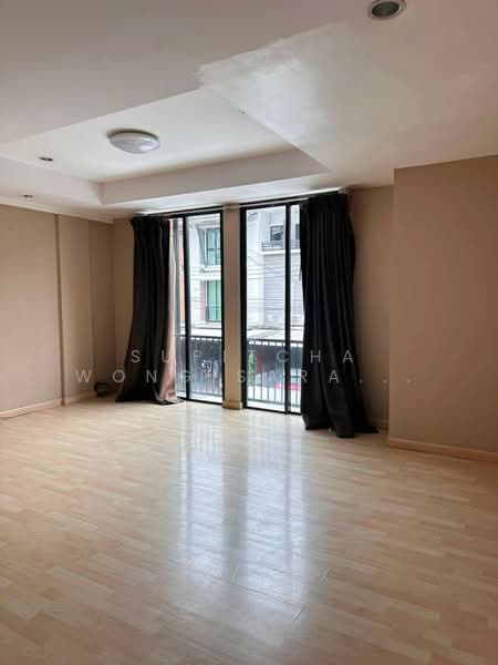 Areeya Mova Kaset-Nawamintr, Bangkok, Soi Moobaan Areeya Mowa, Chorake Bua, Lat Phrao, Bangkok, 3 Bedrooms, 180 sqm, Townhouse For Sale, by Supitcha Wongisaraseri, 500429052 - DDproperty.com