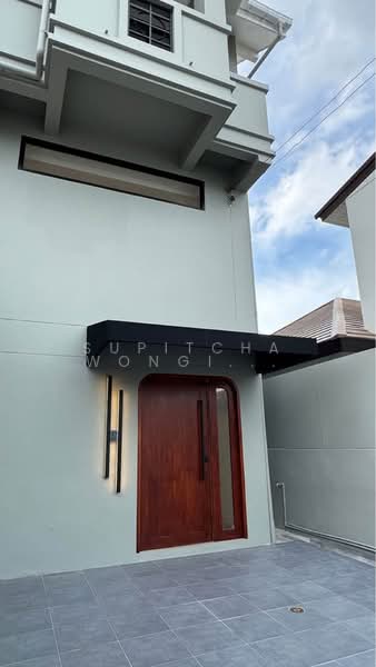 ทาวน์เฮ้าส์ 3-ห้องนอน, กรุงเทพ, ลาดพร้าว, กรุงเทพ, 204 ตร.ม., ทาวน์เฮ้าส์ ให้เช่า, โดย Supitcha Wongisaraseri, 500429101 - DDproperty.com