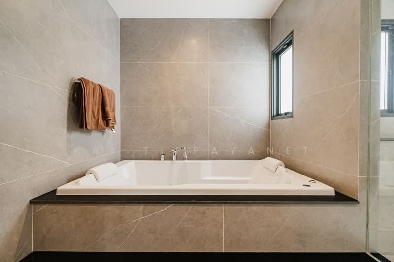 Bangkok Boulevard Signature Pinklao-Borom, Bangkok, Sala Thammasop Road, Sala Thammasop, Thawi Watthana, Bangkok, 4 Bedrooms, 524 sqm, Single Detached House For Sale, by Kay Tippayanet, 500429215 - DDproperty.com