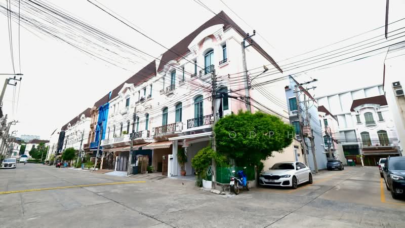 Baan Klangmuang Grand De Paris Ratchada, Bangkok, Pradit Manutham Road, Wang Thonglang, Bangkok, 3 Bedrooms, 150 sqm, Townhouse For Sale, by Vimon Boodpha, 500429254 - DDproperty.com