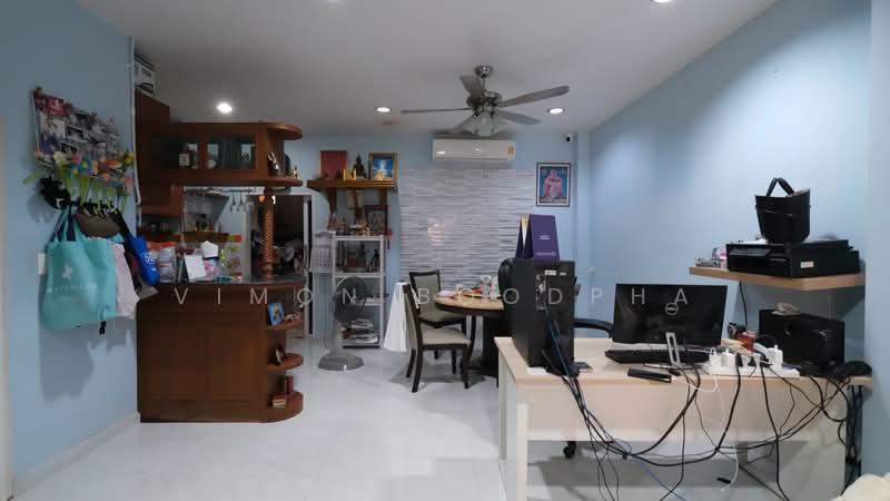 Baan Klangmuang Grand De Paris Ratchada, Bangkok, Pradit Manutham Road, Wang Thonglang, Bangkok, 3 Bedrooms, 150 sqm, Townhouse For Sale, by Vimon Boodpha, 500429254 - DDproperty.com