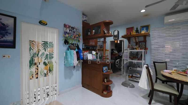 Baan Klangmuang Grand De Paris Ratchada, Bangkok, Pradit Manutham Road, Wang Thonglang, Bangkok, 3 Bedrooms, 150 sqm, Townhouse For Sale, by Vimon Boodpha, 500429254 - DDproperty.com