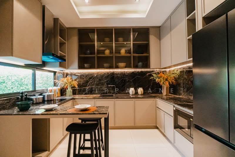 Bangkok Boulevard Signature Pinklao-Borom, Bangkok, Sala Thammasop Road, Sala Thammasop, Thawi Watthana, Bangkok, 4 Bedrooms, 449 sqm, Single Detached House For Sale, by Kay Tippayanet, 500429383 - DDproperty.com