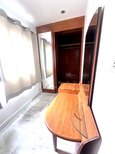 The Royal Place 2, Bangkok, 6-6/429 Soi Mahatlek Luang 2, Lumphini, Pathum Wan, Bangkok, 2 Bedrooms, 99 sqm, Condo For Rent, by Phakawadee Jiramanee, 500429431 - DDproperty.com