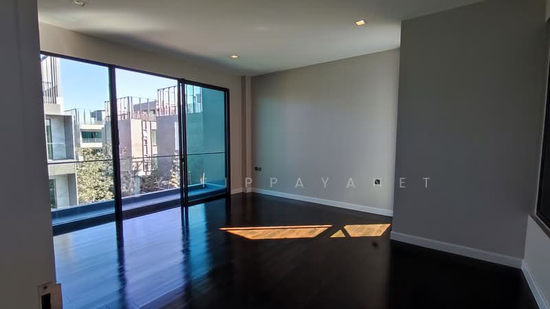 95E1 (Ninety-Five East One), Bangkok, 95 Soi Yothin Phattana 3, Khlong Chan, Bang Kapi, Bangkok, 4 Bedrooms, 846 sqm, Single Detached House For Sale, by Kay Tippayanet, 500429441 - DDproperty.com
