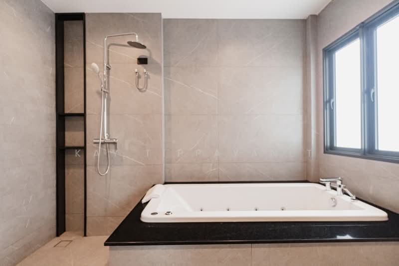 Bangkok Boulevard Signature Pinklao-Borom, Bangkok, Sala Thammasop Road, Sala Thammasop, Thawi Watthana, Bangkok, 4 Bedrooms, 449 sqm, Single Detached House For Sale, by Kay Tippayanet, 500429444 - DDproperty.com