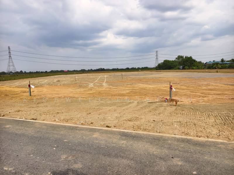 2 rai (approximately 0.8 acres) of leveled land for sale, located next to a paved road, Chachoengsao, Phrong A-kat, Bang Nam Prieo, Chachoengsao, , 3,200 sqm, Land For Sale, by RICHWELL INTERPLUS, 500429482 - DDproperty.com