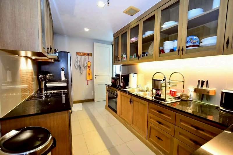 Sathorn Gardens, Bangkok, 39 South Sathorn Road, Thung Maha Mek, Sathon, Bangkok, 3 Bedrooms, 230 sqm, Condo For Sale, by Natasa Techathonthanakhun, 500429698 - DDproperty.com