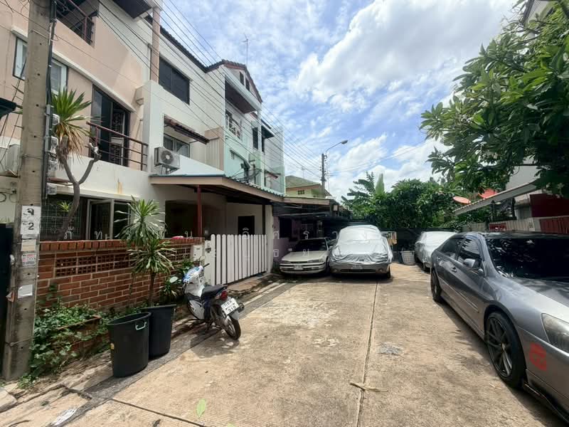 ทาวน์โฮม หมู่บ้านธันยกานต์ ซอยรามอินทรา 40, Bangkok, Nuan Chan, Bueng Kum, Bangkok, 3 Bedrooms, 76 sqm, Townhouse For Sale, by ภัทรนัน อิศรางกูร ณ อยุธยา, 500429781 - DDproperty.com