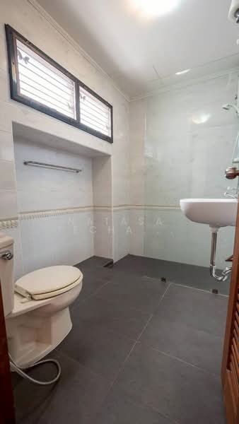 undefined, Bangkok, Khlong Tan Nua, Watthana, Bangkok, 5 Bedrooms, 350 sqm, Townhouse For Rent, by Natasa Techathonthanakhun, 500429868 - DDproperty.com
