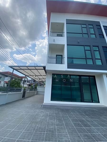 2-BR Townhouse, Bangkok, Chatuchak, Bangkok, 2 Bedrooms, 240 sqm, Townhouse For Rent, by Natasa Techathonthanakhun, 500429910 - DDproperty.com