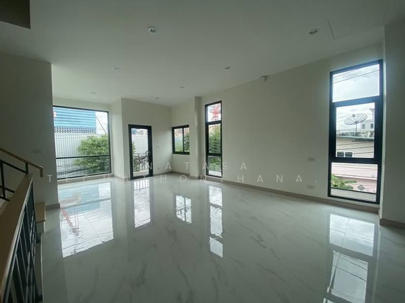 2-BR Townhouse, Bangkok, Chatuchak, Bangkok, 2 Bedrooms, 240 sqm, Townhouse For Rent, by Natasa Techathonthanakhun, 500429910 - DDproperty.com