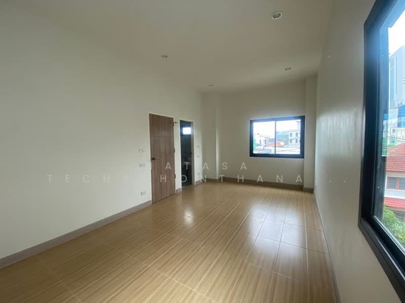 2-BR Townhouse, Bangkok, Chatuchak, Bangkok, 2 Bedrooms, 240 sqm, Townhouse For Rent, by Natasa Techathonthanakhun, 500429910 - DDproperty.com