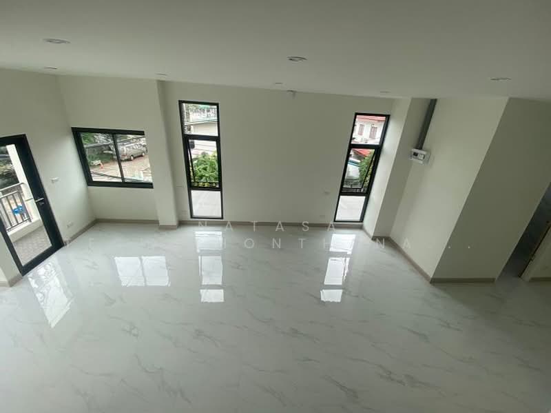 2-BR Townhouse, Bangkok, Chatuchak, Bangkok, 2 Bedrooms, 240 sqm, Townhouse For Rent, by Natasa Techathonthanakhun, 500429910 - DDproperty.com