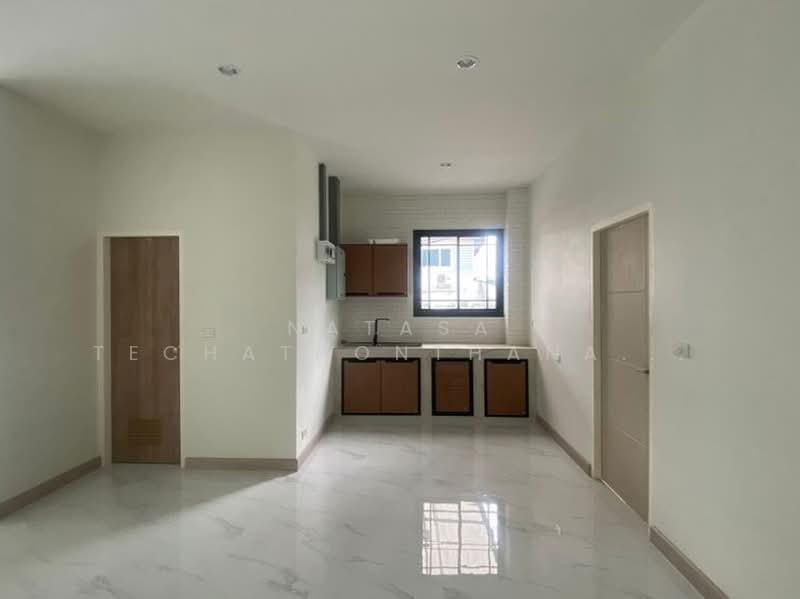 2-BR Townhouse, Bangkok, Chatuchak, Bangkok, 2 Bedrooms, 240 sqm, Townhouse For Rent, by Natasa Techathonthanakhun, 500429910 - DDproperty.com