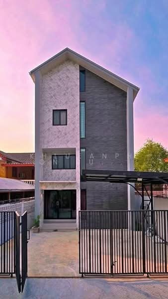 4-BR House, Bangkok, Khlong Kum, Bueng Kum, Bangkok, 4 Bedrooms, 275 sqm, Single Detached House For Sale, by Khlueanphon Nukulsirisak, 500430059 - DDproperty.com