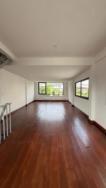 46035 – อาคารพาณิชย์ 3.5 ชั้น + ดาดฟ้า Sky Garden ย่านเย็นอากาศ-สาทร ใกล้ One Bangkok, กรุงเทพ, ถนนเย็นอากาศ, ช่องนนทรี, ยานนาวา, กรุงเทพ, 226 ตร.ม., ตึกแถว-อาคารพาณิชย์ ขาย, โดย บริษัท ฟอร์เบสท์ พร็อพเพอร์ตี้ส์ จำกัด, 500430078 - DDproperty.com