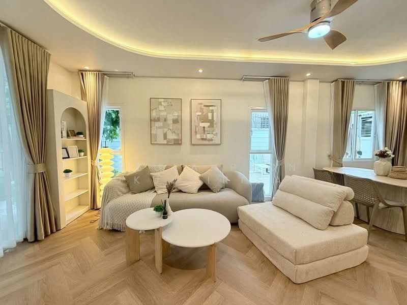 3-BR Townhouse, Bangkok, Chan Kasem, Chatuchak, Bangkok, 3 Bedrooms, 230 sqm, Townhouse For Rent, by Khlueanphon Nukulsirisak, 500430102 - DDproperty.com