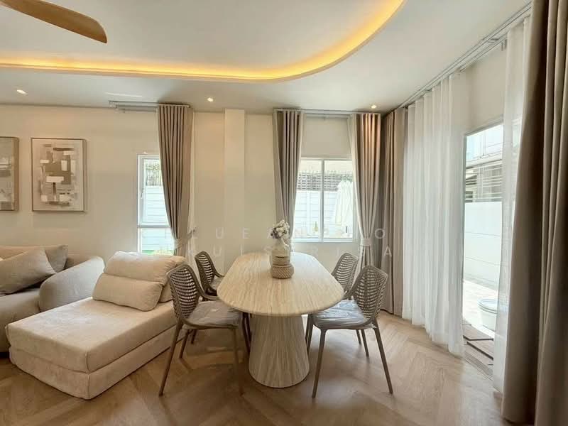 3-BR Townhouse, Bangkok, Chan Kasem, Chatuchak, Bangkok, 3 Bedrooms, 230 sqm, Townhouse For Rent, by Khlueanphon Nukulsirisak, 500430102 - DDproperty.com