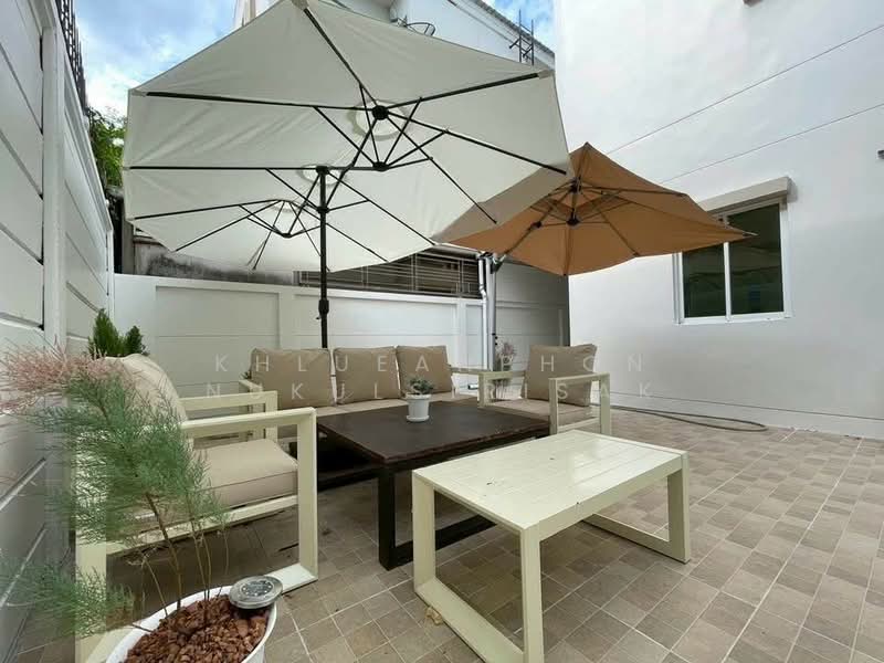 3-BR Townhouse, Bangkok, Chan Kasem, Chatuchak, Bangkok, 3 Bedrooms, 230 sqm, Townhouse For Rent, by Khlueanphon Nukulsirisak, 500430102 - DDproperty.com