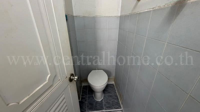 บ้านพร้อม อพาร์ตเม้นท์ ใน นิคมอุตสาหกรรม นวนคร ซอยไทยธานี 12, Pathum Thani, นวนคร, Khlong Nung, Khlong Luang, Pathum Thani, 10+ Bedrooms, 273 sqm, Single Detached House For Sale, by คุณ มณีรัตน์ ( เจี๊ยบ ), 500430217 - DDproperty.com