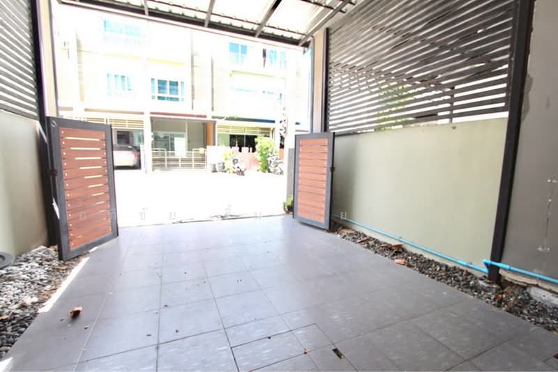 Nalin Avenue 3 Ramkhamhaeng, Bangkok, Soi Kheha Rom Klao 72, Rat Phatthana, Saphan Sung, Bangkok, 3 Bedrooms, 165 sqm, Townhouse For Sale, by อภิชัย ลิ้มไชยโรจน์, 500430954 - DDproperty.com