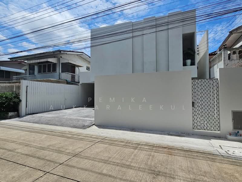 บ้าน 3-ห้องนอน, กรุงเทพ, ลาดพร้าว, กรุงเทพ, 200 ตร.ม., บ้านเดี่ยว ขาย, โดย Pemika Aukkaraleekul, 500430996 - DDproperty.com