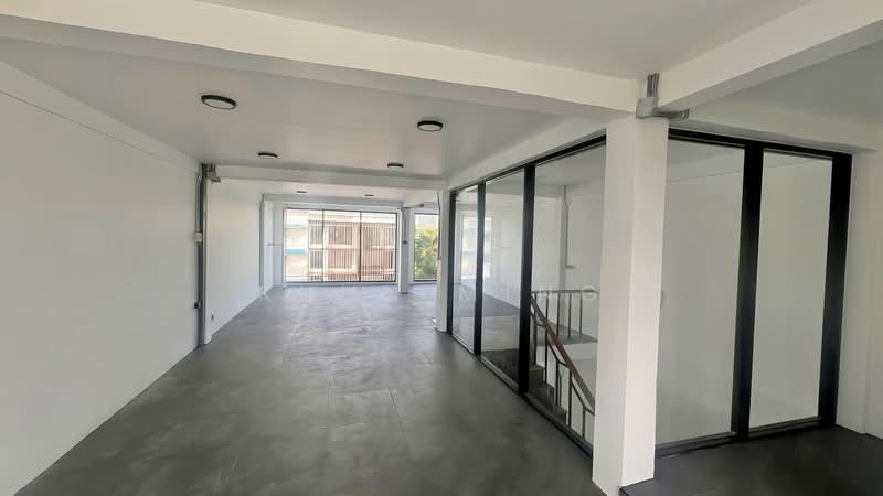 For Sale / Rent | Renovated 4.5-Storey Home Office | Sukhumvit 62, Near BTS Bang Chak(SPSMG84), Bangkok, สุขุมวิท 62, Bang Chak, Phra Khanong, Bangkok, 1 Bedroom, 420 sqm, Townhouse For Rent, by Khun Ming, 500431103 - DDproperty.com