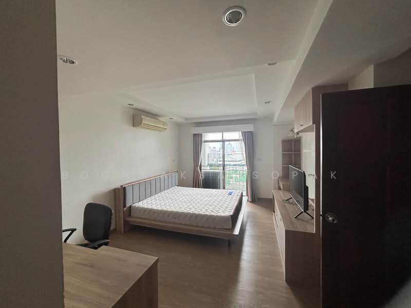 Royal Castle Sukhumvit, Bangkok, 30 Soi Sukhumvit 39, Khlongtoei Nua, Watthana, Bangkok, 3 Bedrooms, 133 sqm, Condo For Rent, by Boonraksa Sopak, 500431159 - DDproperty.com
