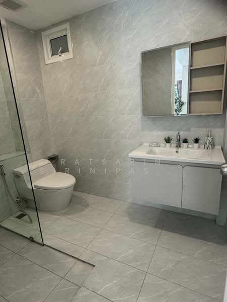 Single house for rent, Bangkok, On Nut, Suan Luang, Bangkok, 4 Bedrooms, 300 sqm, Single Detached House For Rent, by Ratsarin Sirinipaspong, 500431178 - DDproperty.com