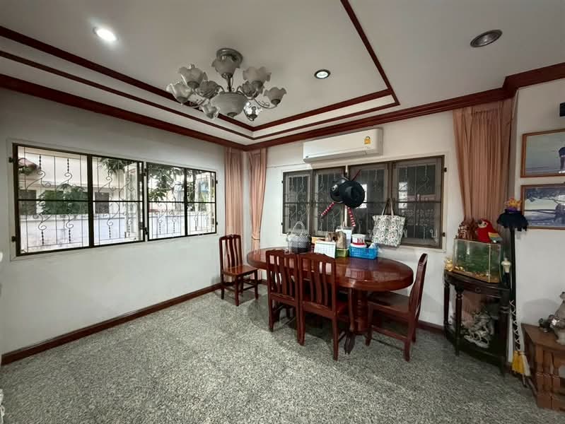 Royal Park Ville Suwinthawong, Bangkok, Suwinthawong Road, Lam Phak Chi, Nong Chok, Bangkok, 3 Bedrooms, 250 sqm, Single Detached House For Sale, by คุณ เอมิกา เทพบุรี (เดียร์), 500431214 - DDproperty.com