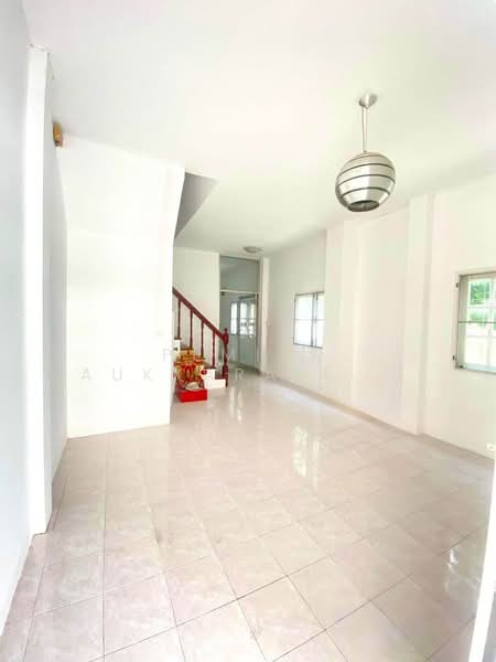 ทาวน์เฮ้าส์ 4-ห้องนอน, กรุงเทพ, ลาดพร้าว, กรุงเทพ, 325 ตร.ม., ทาวน์เฮ้าส์ ขาย, โดย Pemika Aukkaraleekul, 500431254 - DDproperty.com