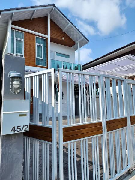 3-BR House, Bangkok, Bang Chak, Phra Khanong, Bangkok, 3 Bedrooms, 204 sqm, Single Detached House For Sale, by Pemika Aukkaraleekul, 500431435 - DDproperty.com