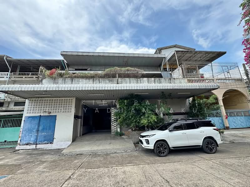 8-BR Townhouse, Bangkok, Praborommaharatchawang, Phra Nakhon, Bangkok, 8 Bedrooms, 460 sqm, Townhouse For Rent, by Kitnipat Boonyadhammakul, 500431784 - DDproperty.com
