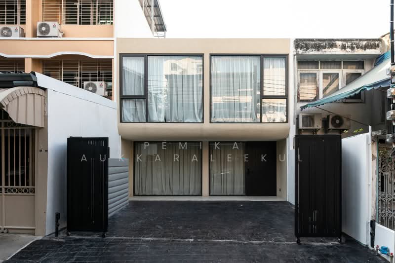 3-BR House, Bangkok, Thung Wat Don, Sathon, Bangkok, 3 Bedrooms, 220 sqm, Single Detached House For Sale, by Pemika Aukkaraleekul, 500431870 - DDproperty.com