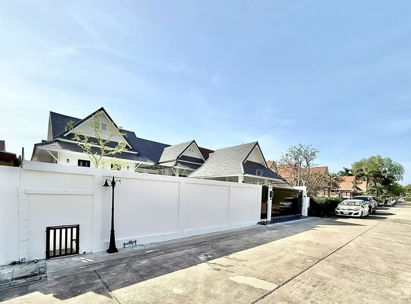 3-BR House, Chon Buri (Pattaya), Huai Yai, Bang Lamung (Pattaya), Chon Buri (Pattaya), 3 Bedrooms, 250 sqm, Single Detached House For Sale, by Suchada Yodyiem, 500431879 - DDproperty.com
