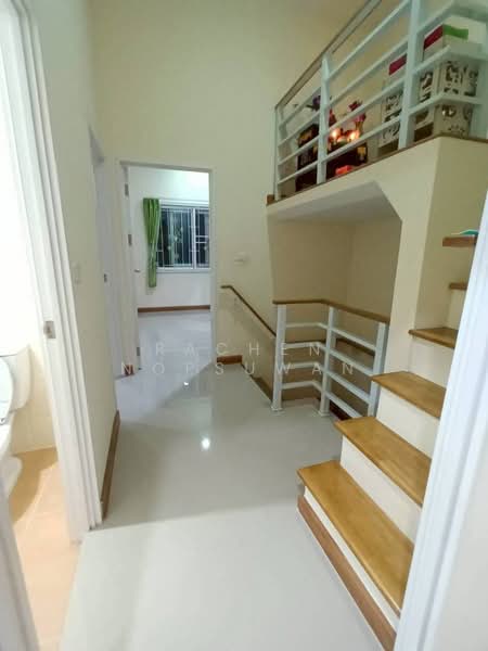 Townhome for rent in Gloden Town, 120 sq.m., 4 bedrooms, 15,000 baht per month. Ready to move in, Samut Prakan, บางนา-กิ่งแก้ว 31 ก, Rachathewa, Bang Plee, Samut Prakan, 4 Bedrooms, 130 sqm, Townhouse For Rent, by Rachen Nopsuwan, 500432224 - DDproperty.com
