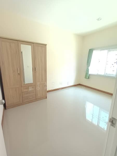 Townhome for rent in Gloden Town, 120 sq.m., 4 bedrooms, 15,000 baht per month. Ready to move in, Samut Prakan, บางนา-กิ่งแก้ว 31 ก, Rachathewa, Bang Plee, Samut Prakan, 4 Bedrooms, 130 sqm, Townhouse For Rent, by Rachen Nopsuwan, 500432224 - DDproperty.com